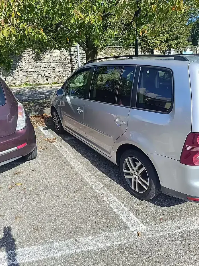 Usata VW Touran 105 CV (77 kW) 2010 Grigio Monovolume