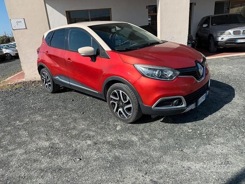 Usata Renault Captur 90 CV (66 kW) 2016 Rosso SUV