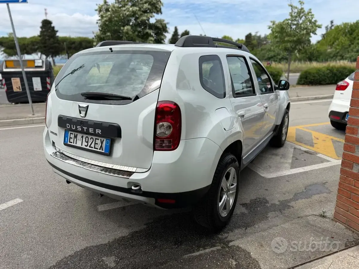Usata Dacia Duster Lauréate 105 CV (77 kW) 2012 Bianco SUV