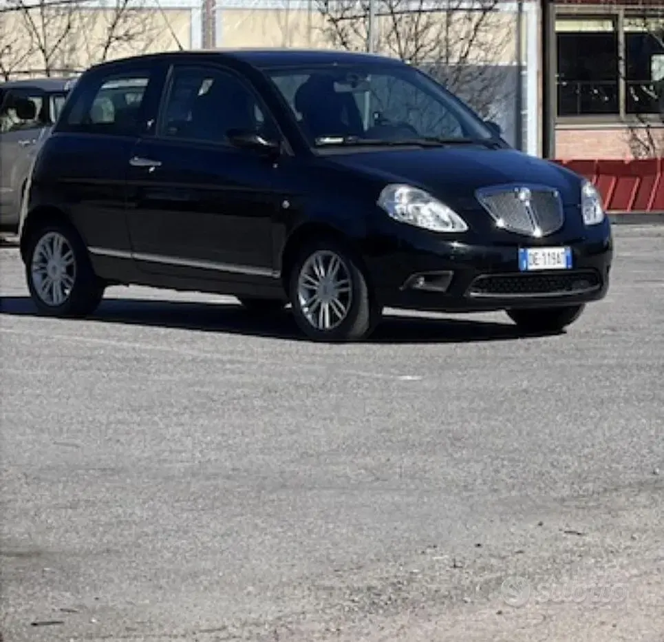 Usata Lancia Ypsilon 80 CV (58 kW) 2008 Nero Utilitaria