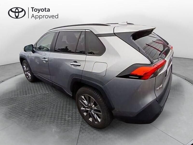 Usata Toyota RAV4 Hybrid Lounge 222 CV (163 kW) 2021 Argento SUV