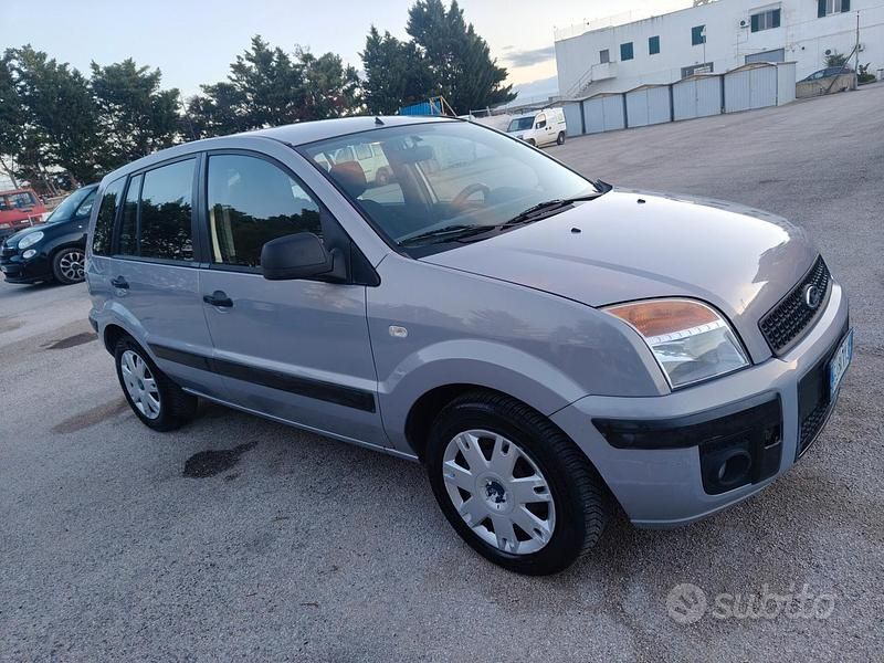 Usata Ford Fusion 80 CV (58 kW) 2011 Grigio Berlina