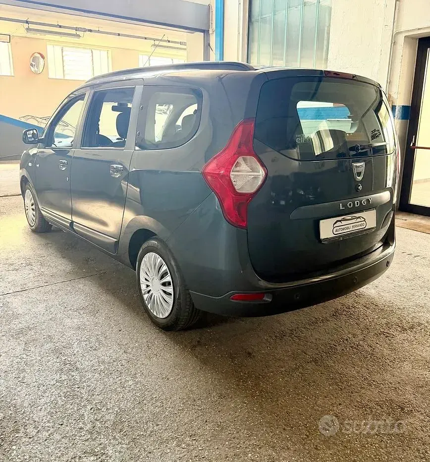 Usata Dacia Lodgy Lauréate 101 CV (74 kW) 2017 Grigio Monovolume