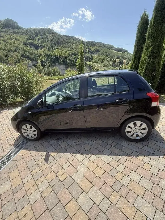 Usata Toyota Yaris 69 CV (50 kW) 2009 Nero Utilitaria