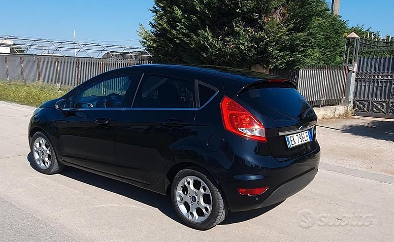 Usata Ford Fiesta Titanium 80 CV (58 kW) 2011 Nero Utilitaria