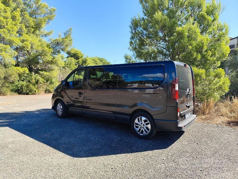 Grigio Usata 2019 Renault Traffic Tre volumi | 21.500 € - Immagine 1/4