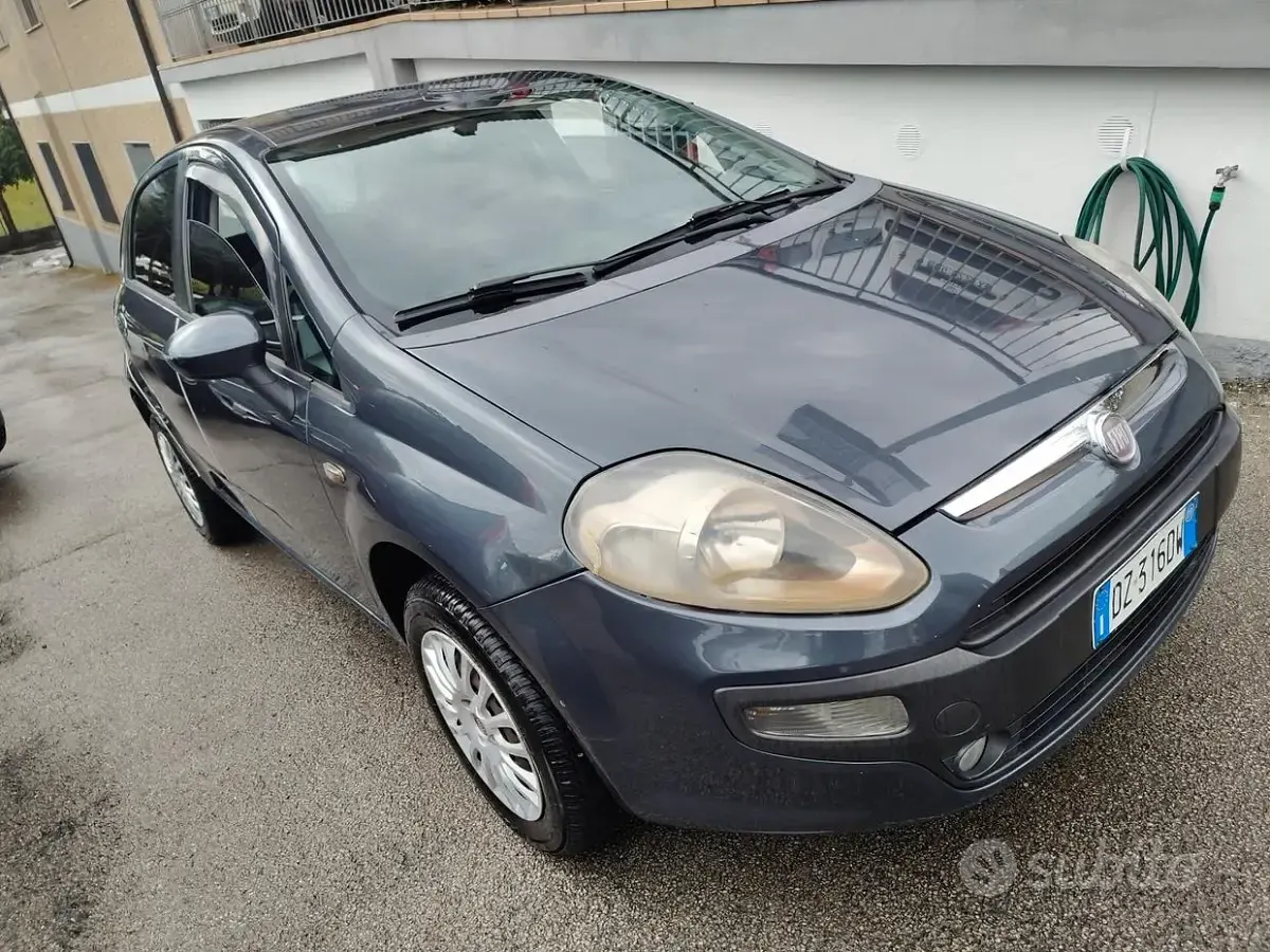 Usata Fiat Punto Evo Dynamic 77 CV (56 kW) 2009 Grigio Utilitaria