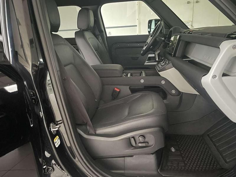 Usata Land Rover Defender SE 249 CV (183 kW) 2022 Santorini black SUV