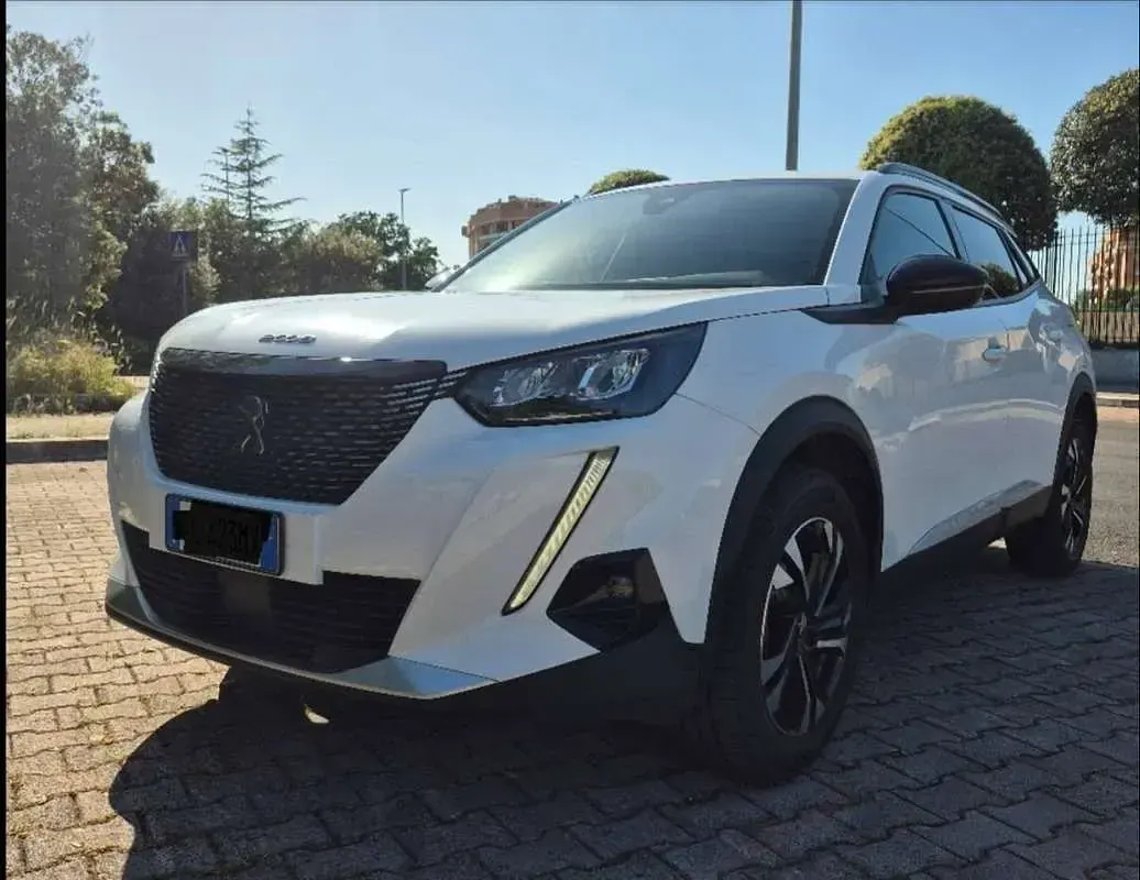 Usata Peugeot 2008 Allure 110 CV (80 kW) 2022 Bianco SUV