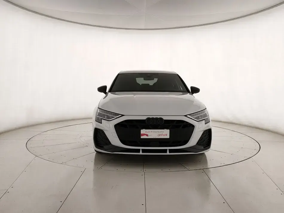 Usata Audi A3 S-Line 150 CV (110 kW) 2025 Bianco ghiaccio metallizzato Berlina