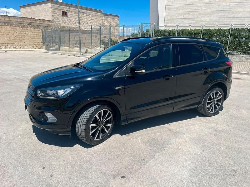 Usata Ford Kuga ST-Line 150 CV (110 kW) 2017 Nero SUV