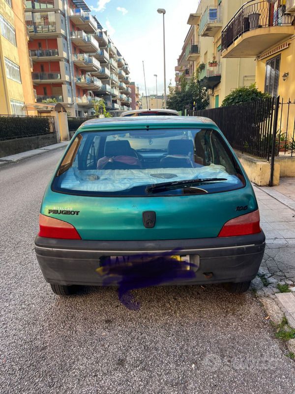Verde Usata 1998 Peugeot 106 Due volumi | 500 € - Immagine 1/4