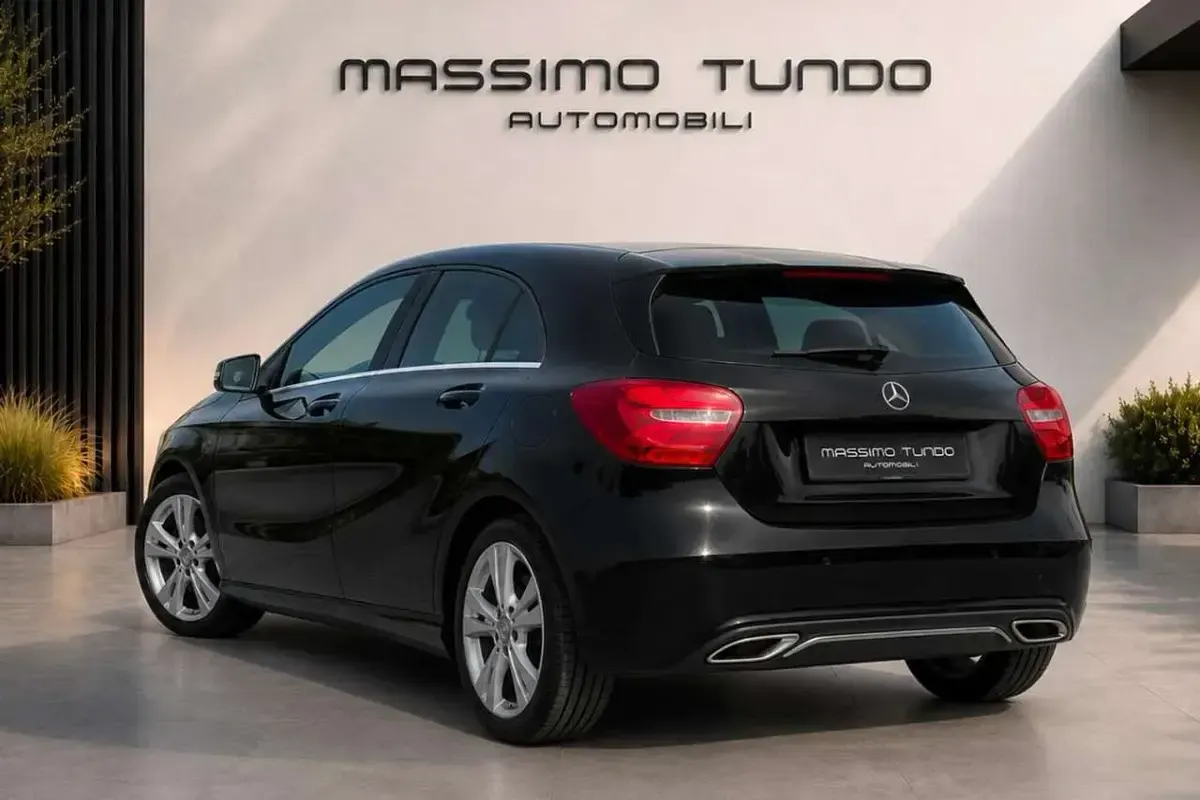 Usata Mercedes A180 109 CV (80 kW) 2017 Nero Utilitaria