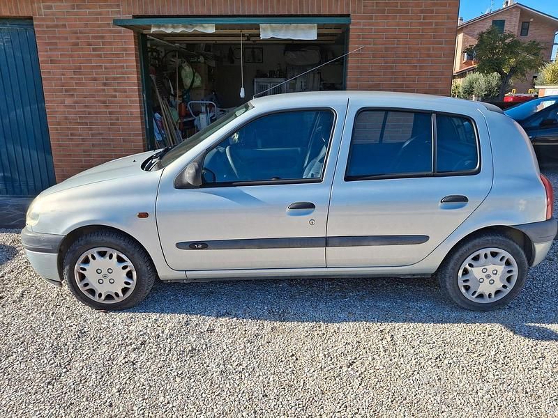 Gebraucht Renault Clio II 48 PS (35 kW) 2002 Kleinwagen