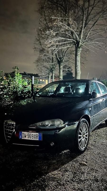 Usata Alfa Romeo 147 120 CV (88 kW) 2009 Nero Utilitaria