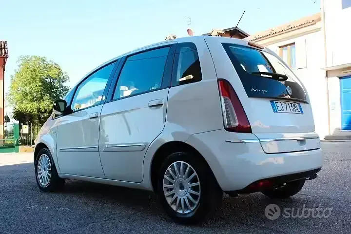 Gebraucht Lancia Musa Silver 77 PS (56 kW) 2011 Weiß Van / Kleinbus