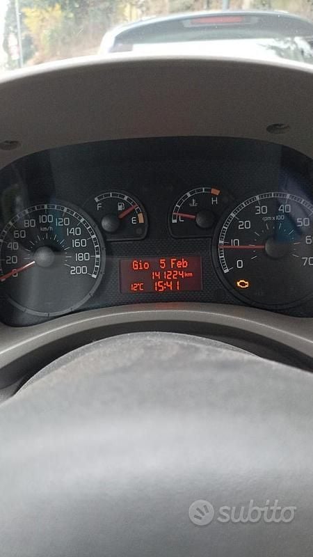 Begagnad Fiat Panda Dynamic 75 HK (55 kW) 2006 Grå Halvkombi