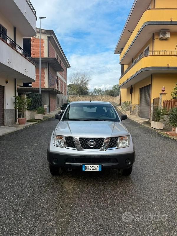 Usata Nissan Navara 190 CV (139 kW) 2007 Grigio Pick-up