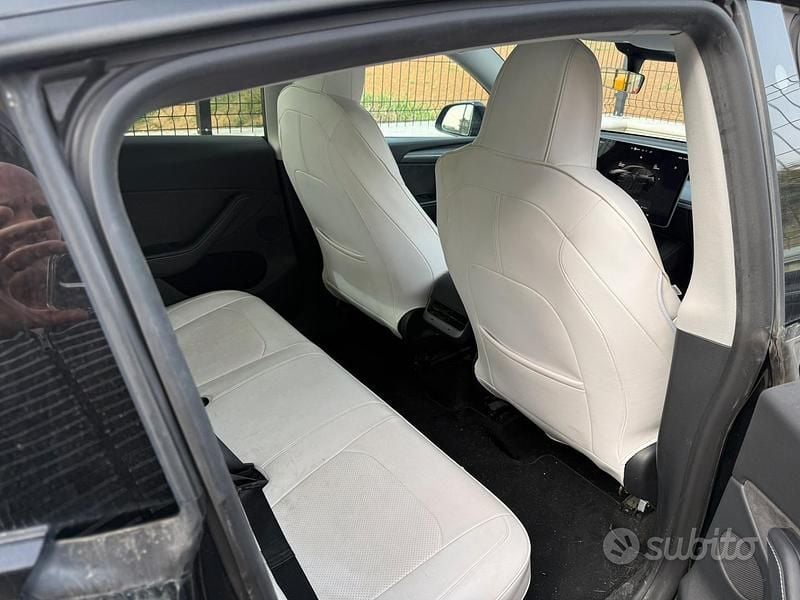 Usata Tesla Model Y RWD 250 kW (340 CV) 2024 Nero SUV