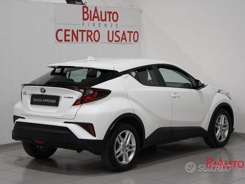 Usata Toyota C-HR Active 122 CV (89 kW) 2023 Bianco SUV