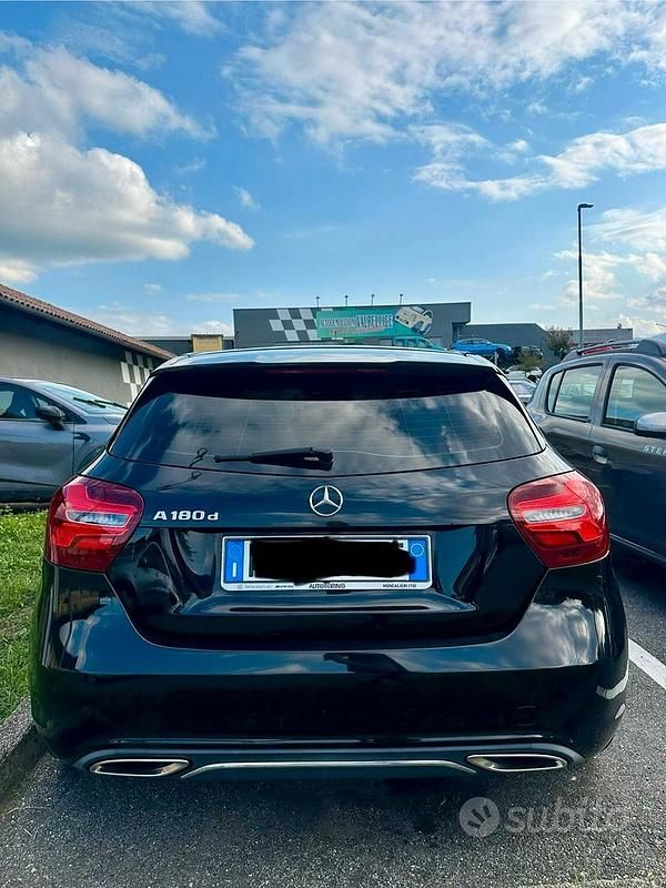 Usata Mercedes A180 Premium 89 CV (65 kW) 2017 Nero Berlina