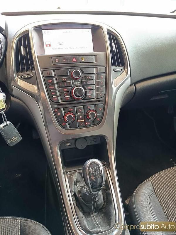 Usata Opel Astra Cosmo 125 CV (91 kW) 2011 Grigio scuro Station wagon