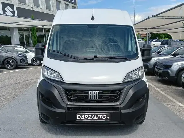 Usata Fiat Ducato 140 CV (102 kW) 2023 Bianco pastello Furgone