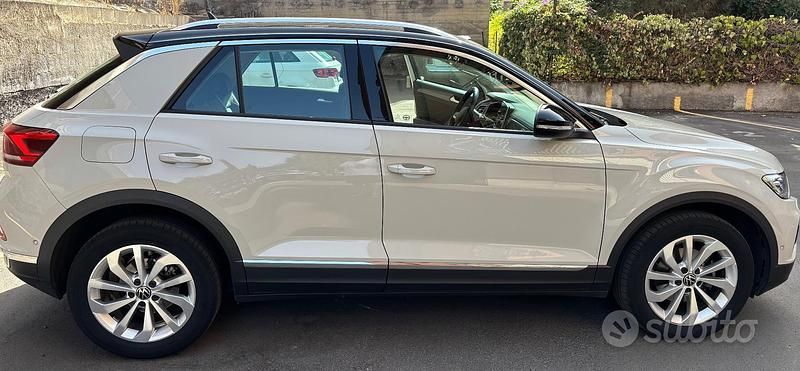 Usata VW T-Roc Style 150 CV (110 kW) 2024 SUV