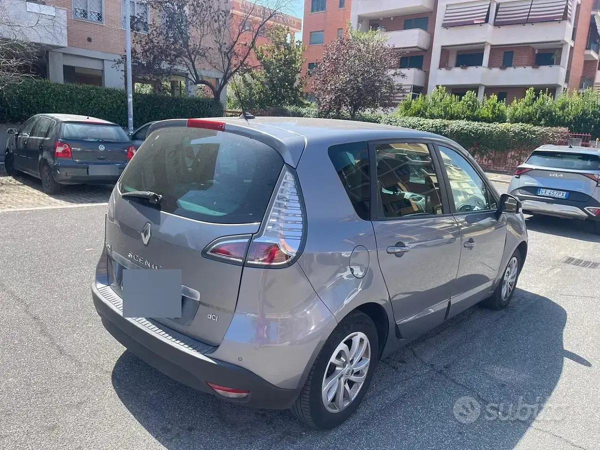 Usata Renault Scénic LIMITED 110 CV (80 kW) 2015 Grigio Monovolume