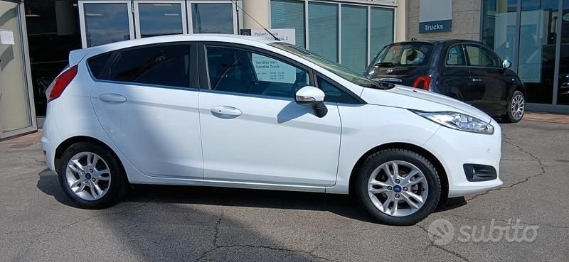 Usata Ford Fiesta Titanium 95 CV (69 kW) 2016 Bianco Berlina