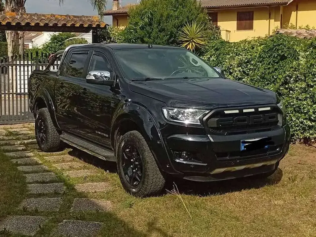 Usata Ford Ranger Limited 160 CV (117 kW) 2017 Nero Pick-up