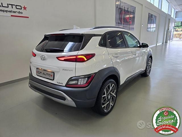 Usata Hyundai Kona 105 CV (77 kW) 2022 Bianco SUV