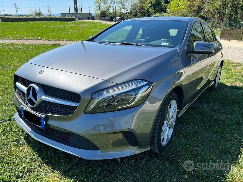 Usata Mercedes A180 109 CV (80 kW) 2018 Grigio Berlina