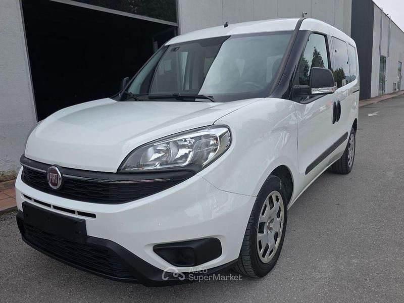Usata Fiat Doblò Easy 120 CV (88 kW) 2015 Bianco Monovolume
