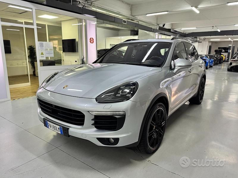 Argento / metallizzato Usata 2016 Porsche Cayenne SUV | 38.900 € (Cara) - Immagine 1/4