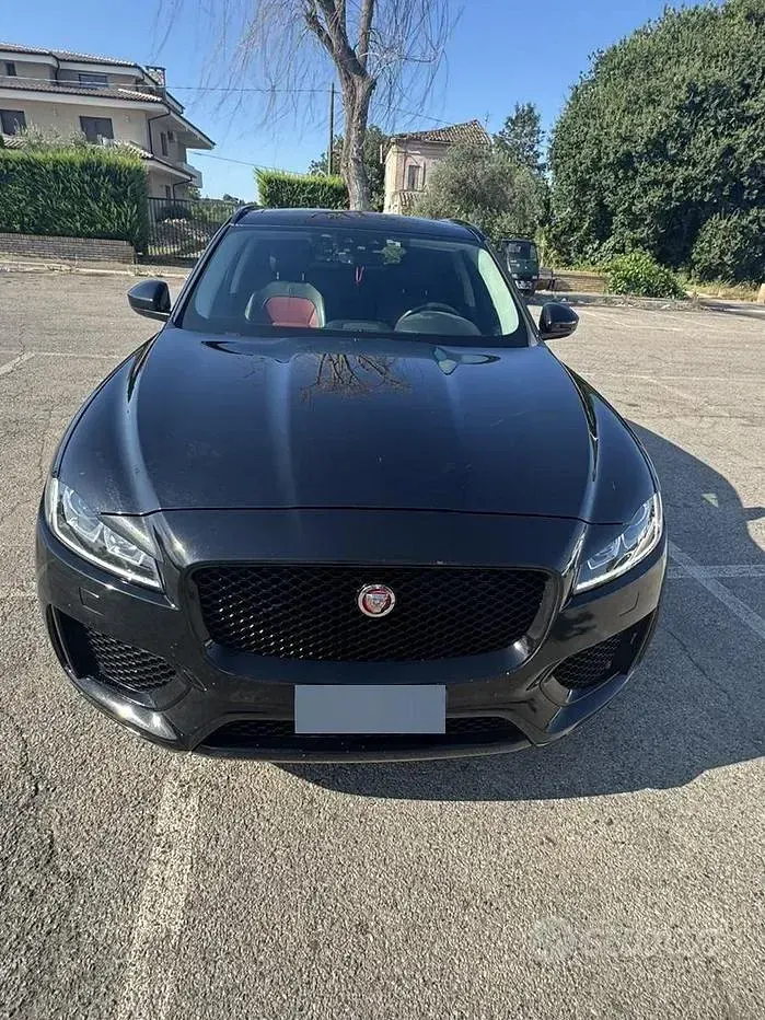 Usata Jaguar F-Pace Chequered Flag 180 CV (132 kW) 2019 Nero SUV
