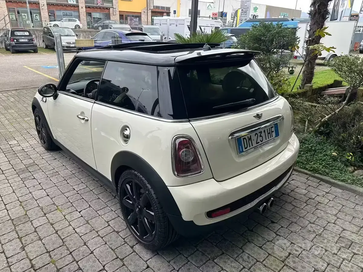 Usata Mini Cooper S 175 CV (128 kW) 2008 Beige Utilitaria