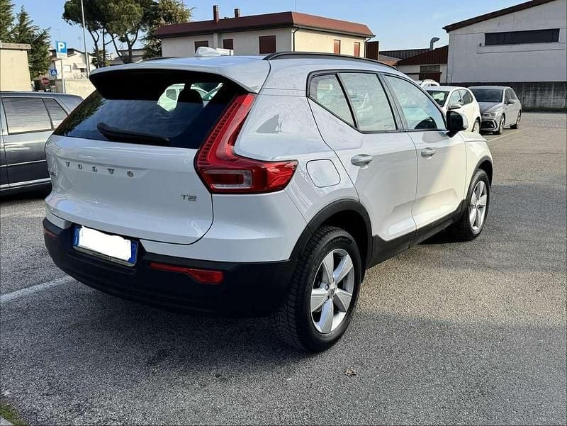 Usata Volvo XC40 Momentum 129 CV (94 kW) 2021 Bianco SUV