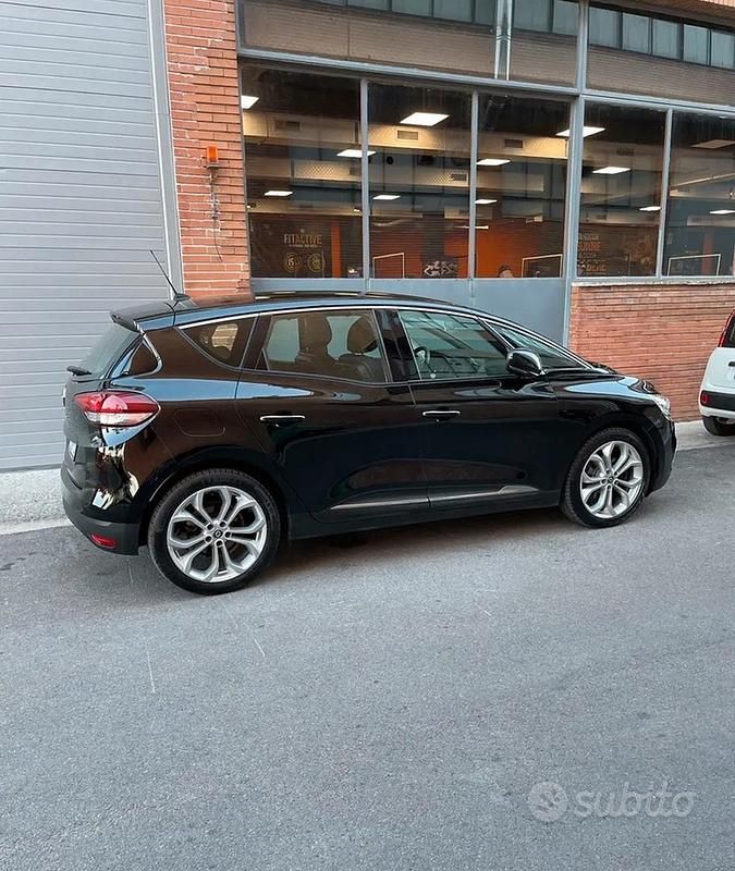 Usata Renault Scénic IV 110 CV (80 kW) 2017 Nero Monovolume