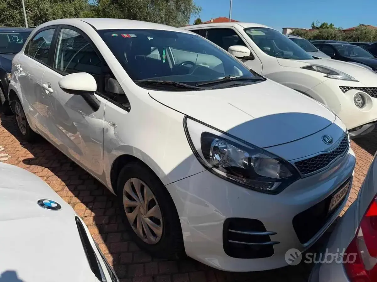 Usata Kia Rio 75 CV (55 kW) 2015 Bianco Berlina