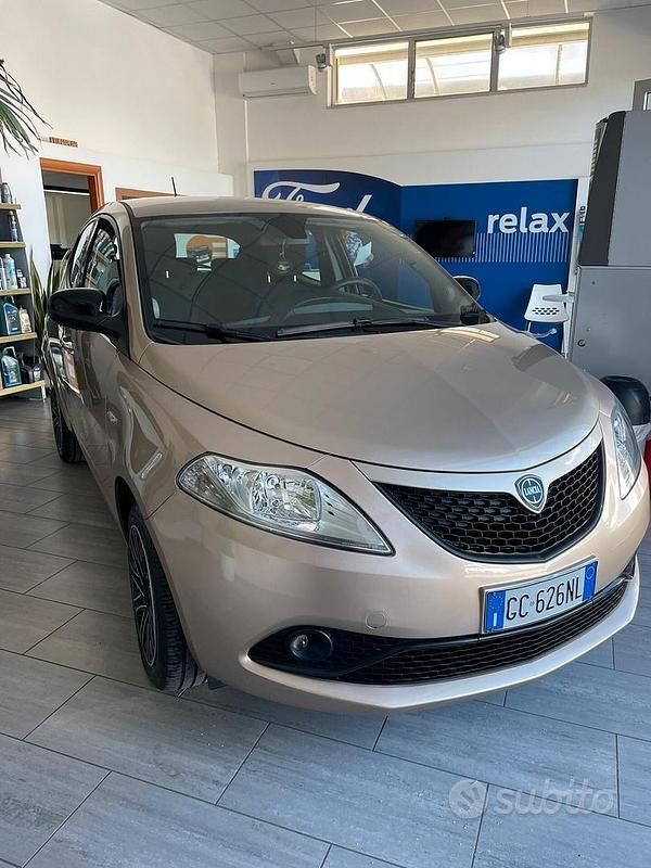Oro Usata 2021 Lancia Ypsilon Due volumi | 10.500 € (Buon prezzo) - Immagine 1/4