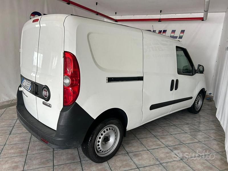 Usata Fiat Doblò Easy 105 CV (77 kW) 2021 Bianco pastello Monovolume