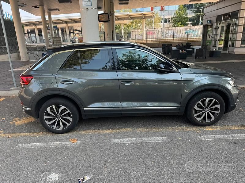 Grigio Usata 2022 VW T-Roc SUV | 25.000 € (Cara) - Immagine 1/4