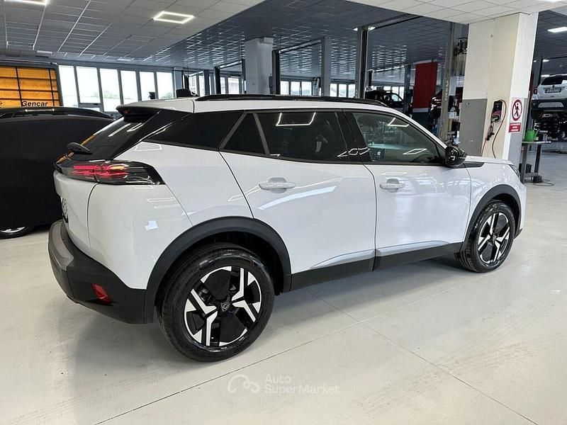 Usata Peugeot 2008 Allure 101 CV (74 kW) 2025 Bianco SUV