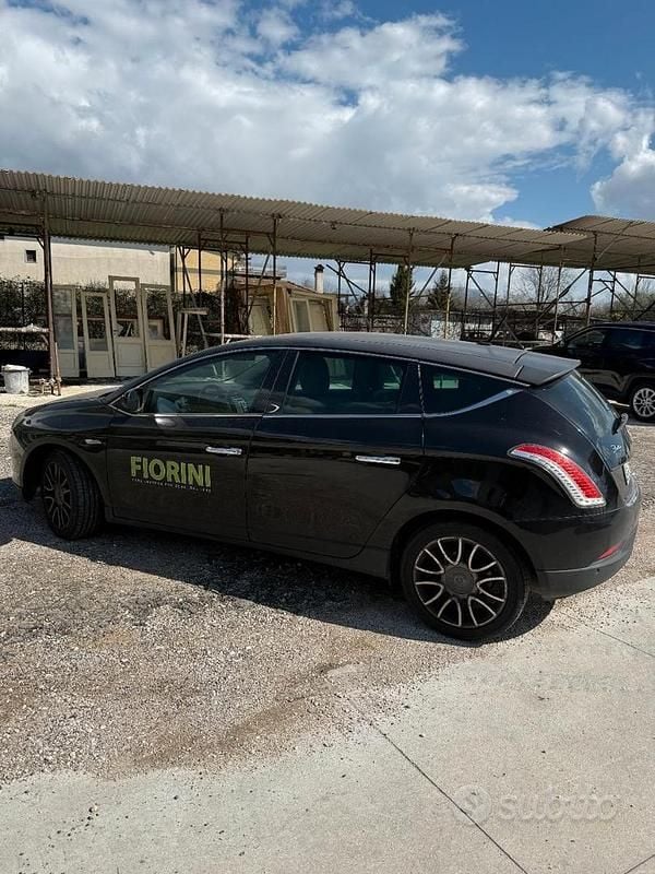 Usata Lancia Delta 120 CV (88 kW) 2011 Nero Utilitaria
