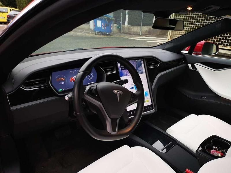 Usata Tesla Model S 158 kW (215 CV) 2019 Rosso Utilitaria