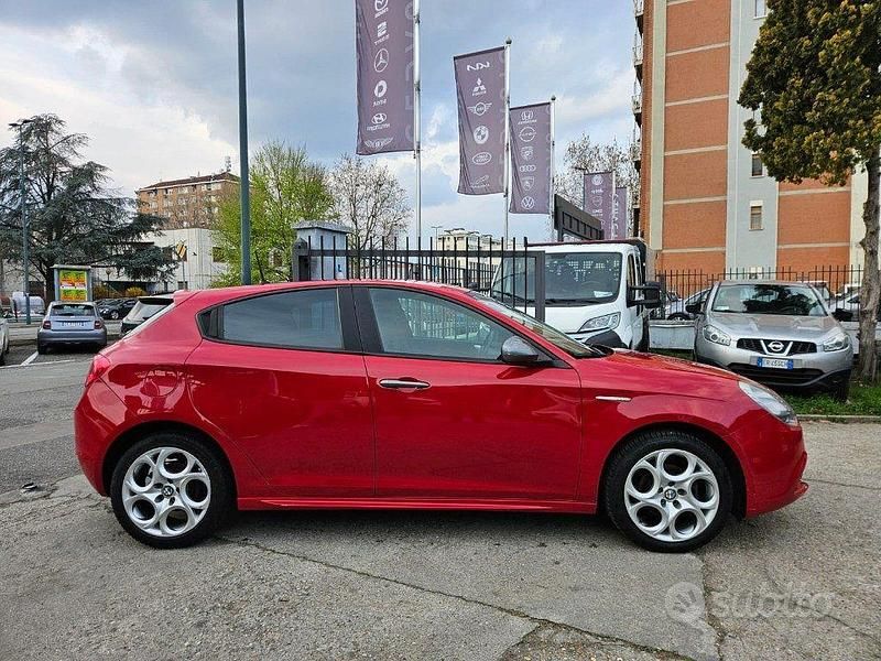 Usata Alfa Romeo Giulietta 120 CV (88 kW) 2015 Rosso Utilitaria