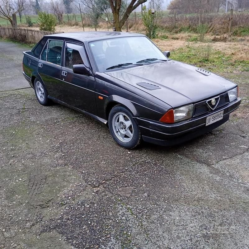 Usata Alfa Romeo 75 1991 Grigio Berlina