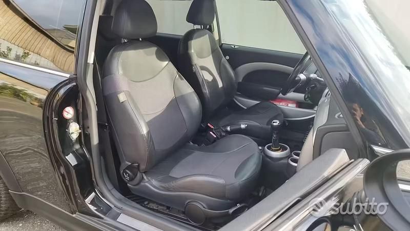 Usata Mini Cooper S 170 CV (125 kW) 2004 Nero Utilitaria