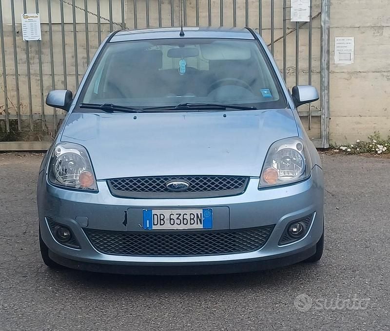 Usata Ford Fiesta 68 CV (50 kW) 2007 Blu Utilitaria